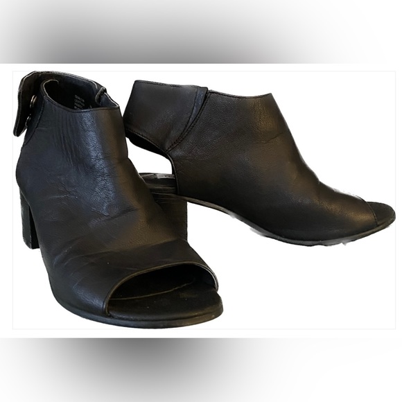 Steve Madden BLK Leather Heels, 7 winter Sale - Picture 2 of 6